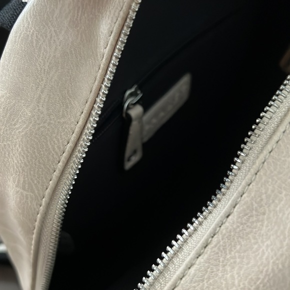 Ivory backpack - Picture 3 of 4